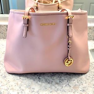 Michael Kors Jet Set Travel Medium TopZip Tote Bag